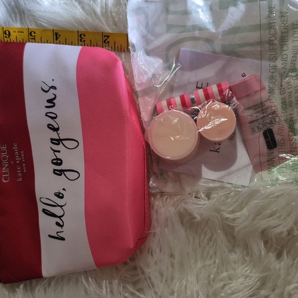 Clinique X Kate Spade Cosmetic Collection - Picture 12 of 12
